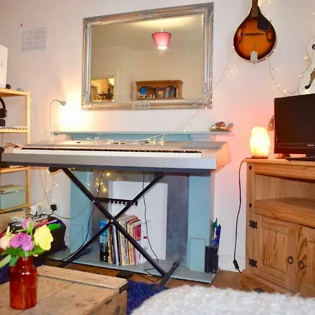 Bohemian 1 Bedroom In The City Centre Apartment *